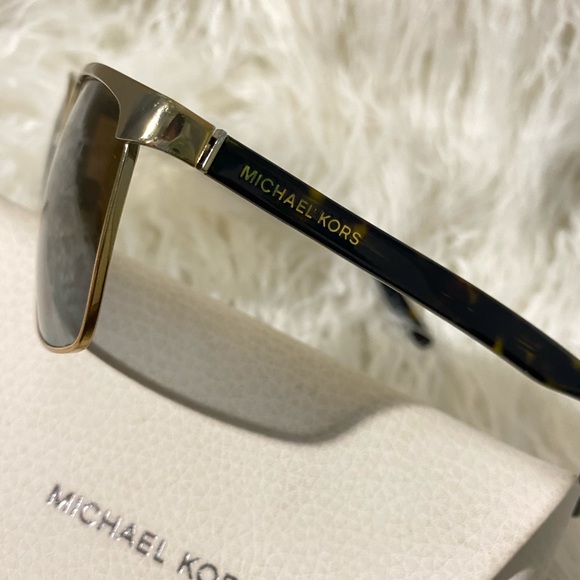 Michael Kors sunglasses with White case - Picture 5 of 9